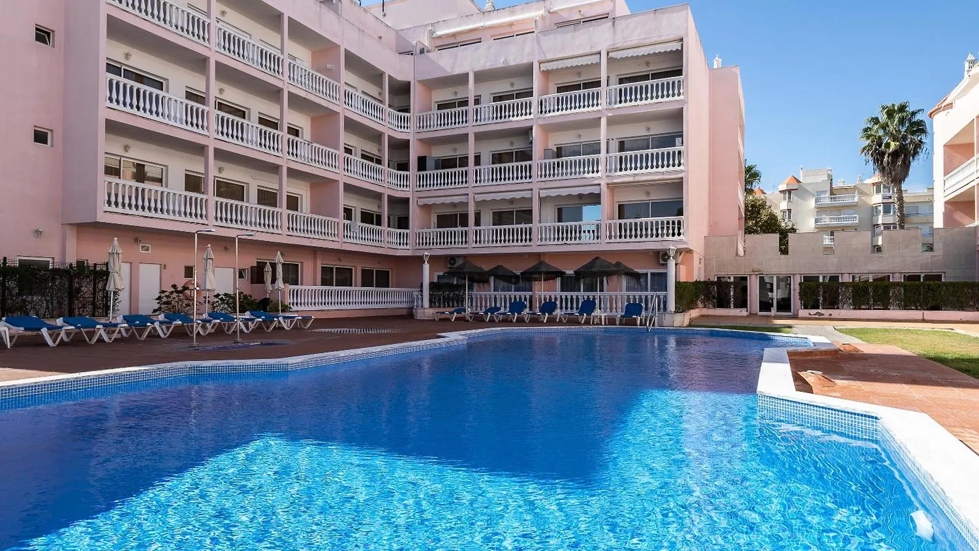 Parque Dos Reis Apartment
